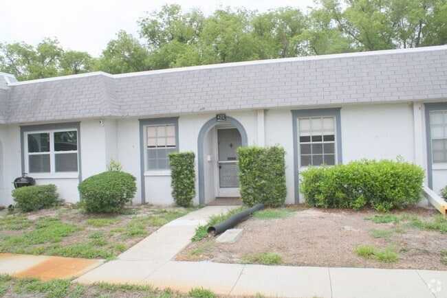 Building Photo - Completely Updated Condo