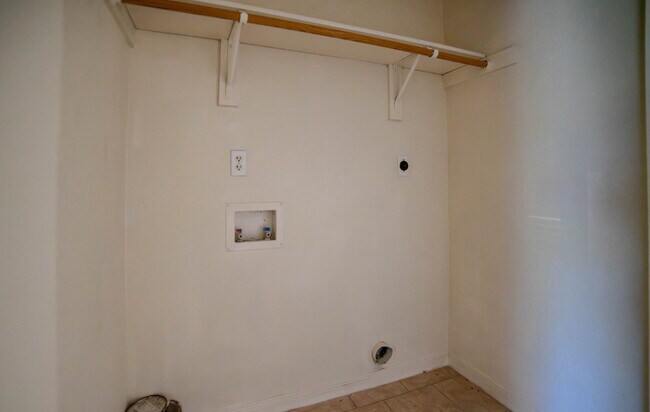 Photo - Spacious 2-Bedroom Apartment – Prime Location Near Shopping & Fort Hood Unit B