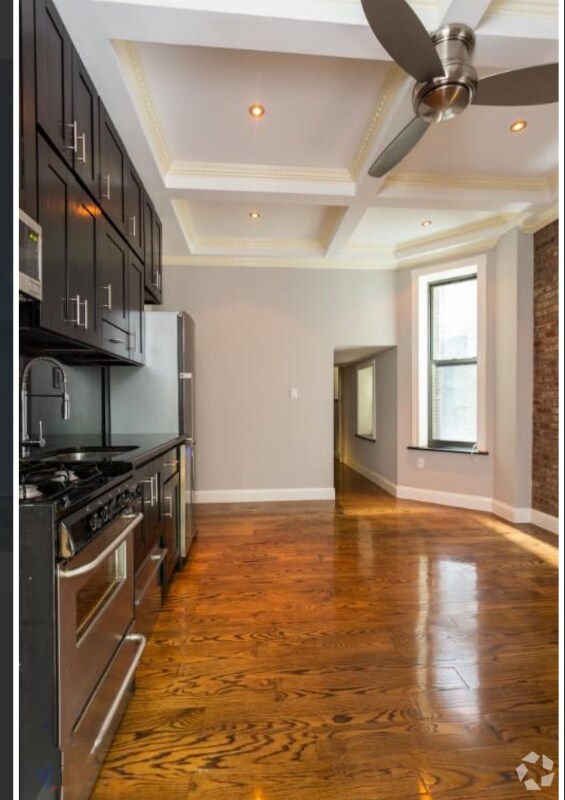 Building Photo - W. 103rd St Rental