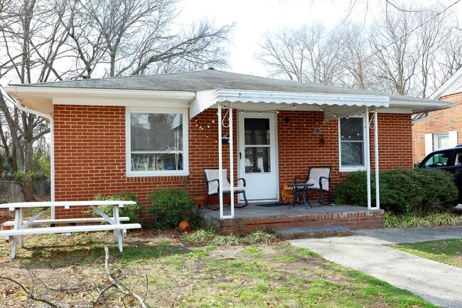 Building Photo - Great home in Chapel Hill!