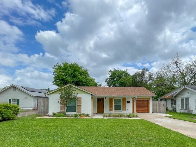 Building Photo - 3010 Cole Ave