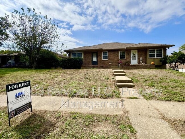 Photo - 1023 SW Kingscross Rd