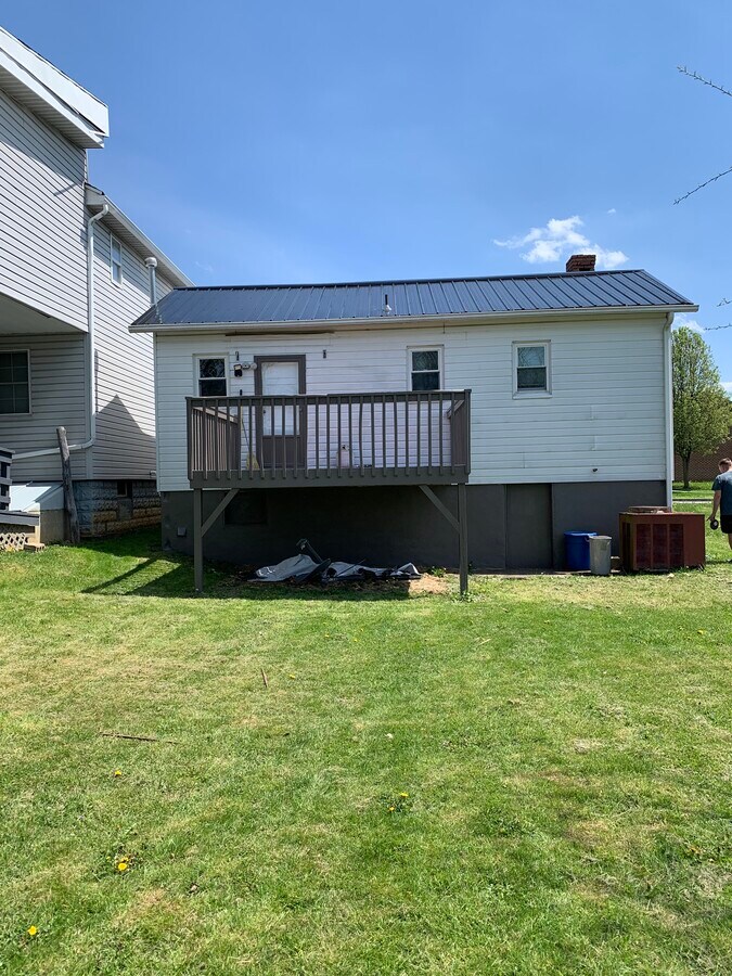 Photo - 92 Feathers Ave