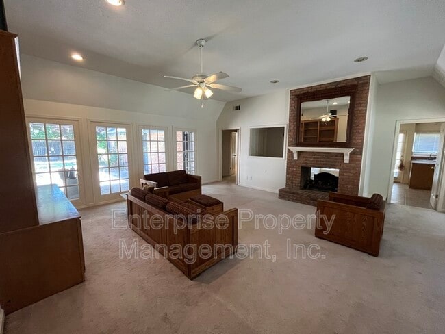 Photo - 6700 Kirby Oaks Ln