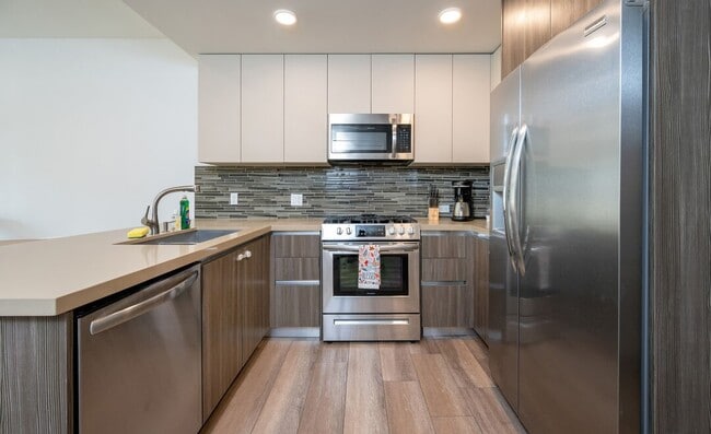 Photo - 1070 S Bedford St Unidad 102 Rental