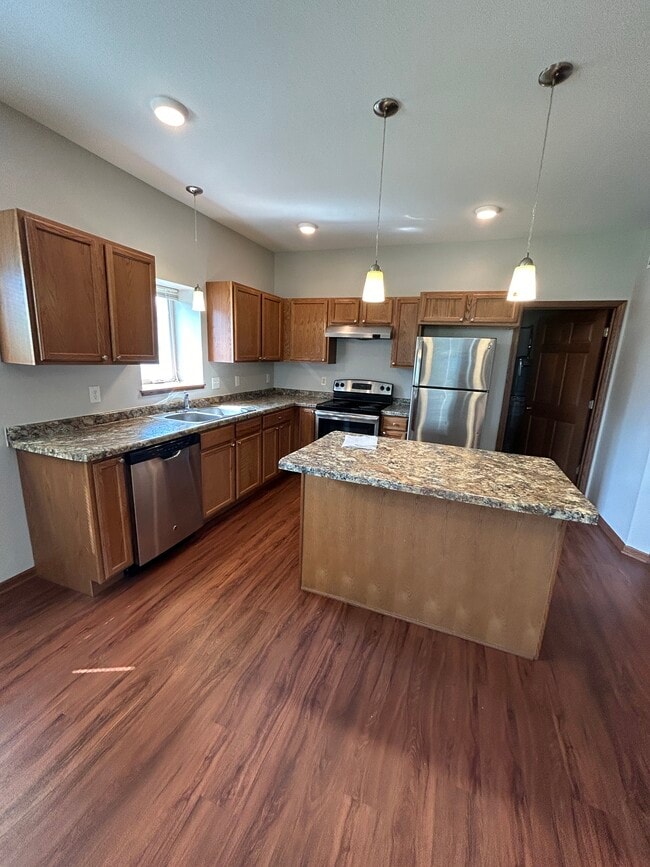 Lower Unit Kitchen - Stadium Commons