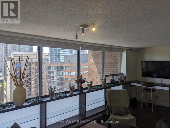 Photo - 914 Yonge St Unit 1206