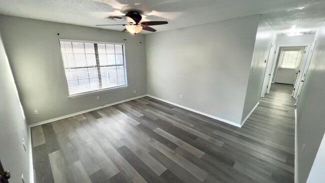 Photo - 313 Titan Dr Unidad B