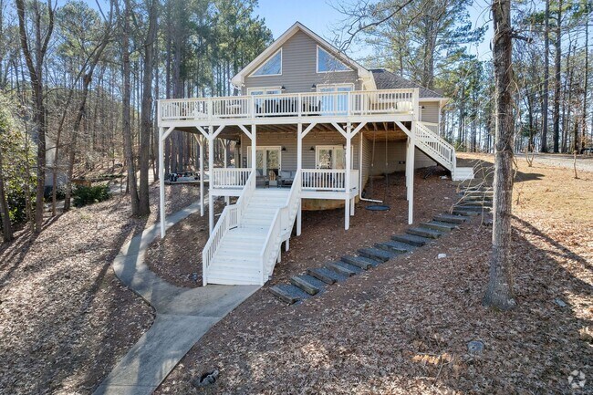 Building Photo - Lakefront Oconee Home