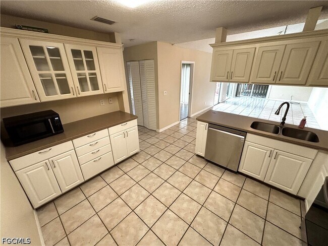 Photo - 5660 Foxlake Dr