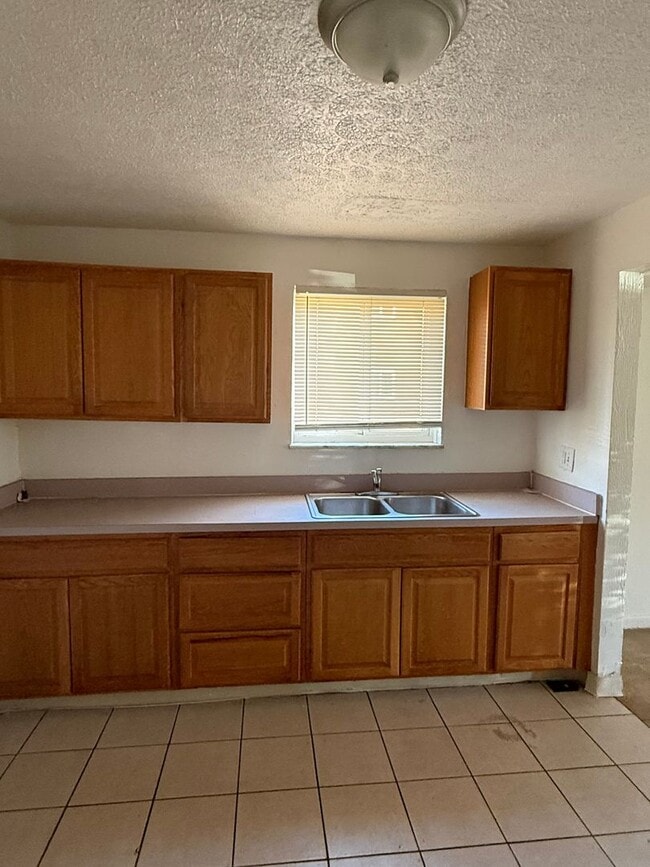 Building Photo - Warrensville Heights 3 bedroom townhome