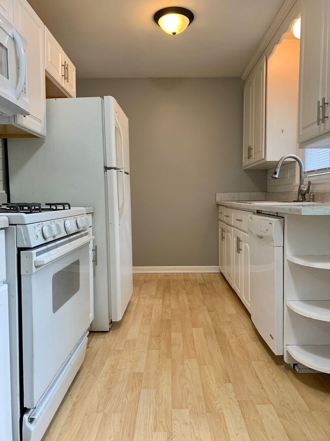 Photo - Amazing 4 Bedroom 2 Bathroom Home in Crystal!