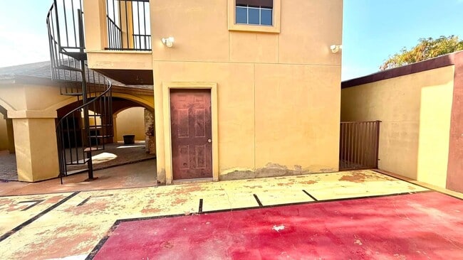 Photo - 3102 E Plum St