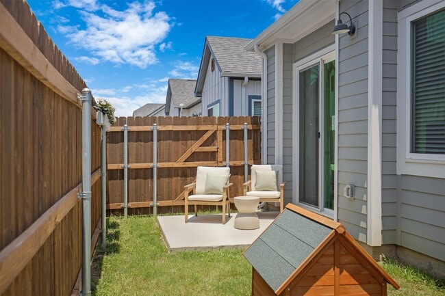 Building Photo - 5625 Wild Acrs