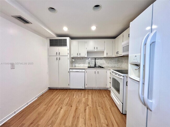 Photo - 2851 NE 183rd St Unit 414E