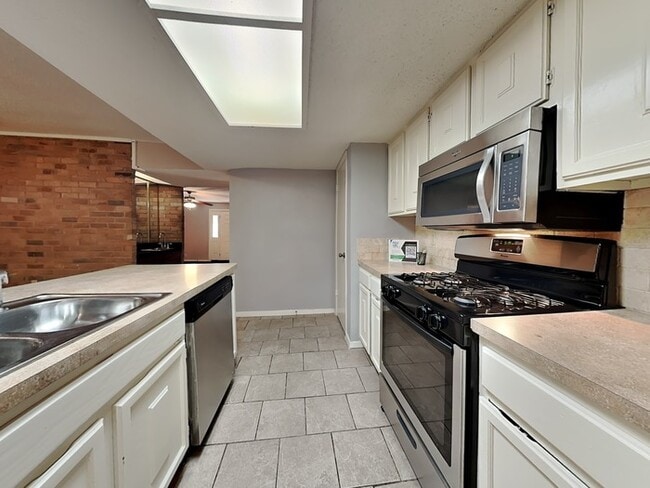 Photo - 1810 Hemlock Dr