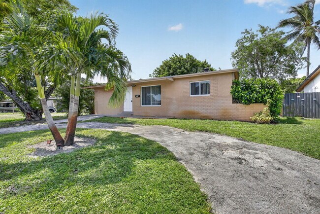 6281 NW 14th Ct