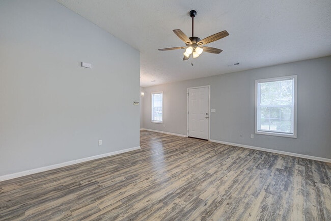 Photo - 617 Varsity Dr