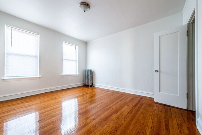 Photo - 234 E 109th