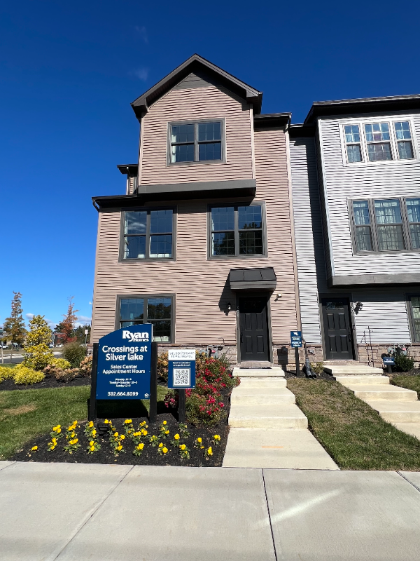 Photo - 339 E Grn St Townhome