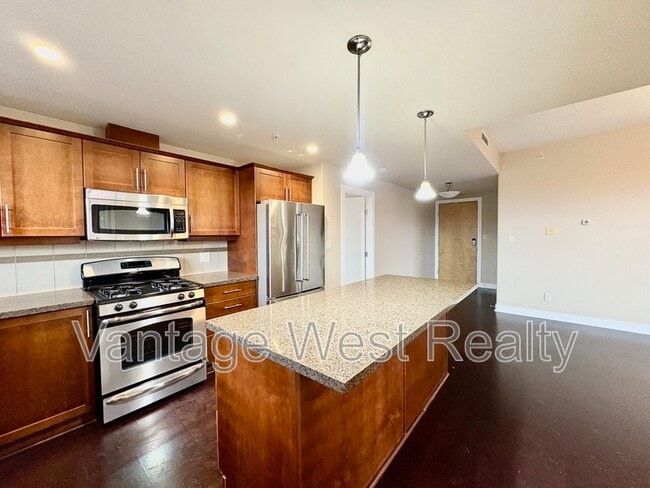 Photo - 1160-1160 Bernard Ave