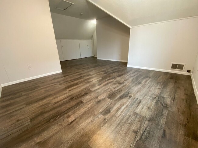 Photo - Beautiful 3 bedroom house with Den!