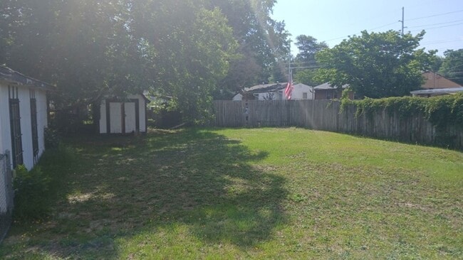 Photo - 3 Bed / 1 Bath Available in Lafayette Villiage!