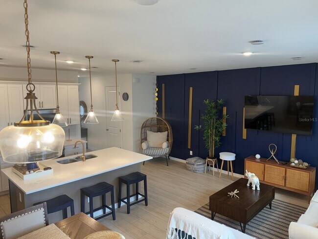 803 Longboat Dr