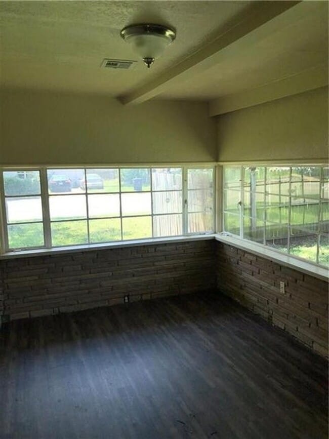 Photo - 218 W Independence St