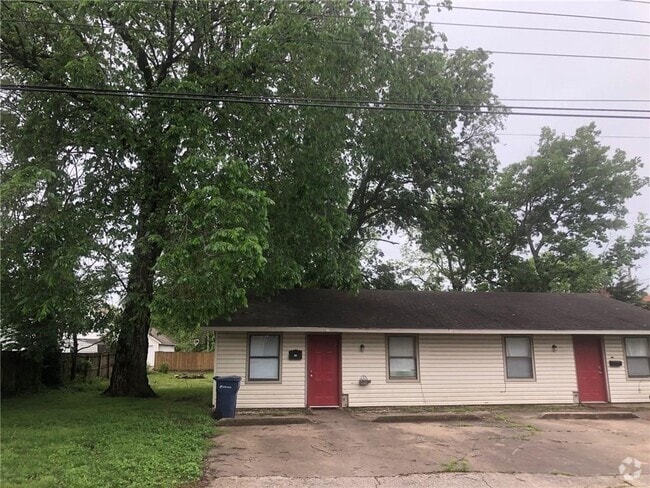 Building Photo - 300-302 W Benton St Rental