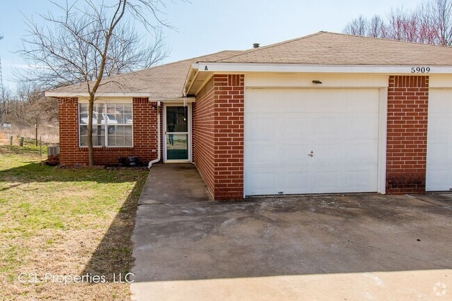 Building Photo - Samantha 5909 Unit B Rental