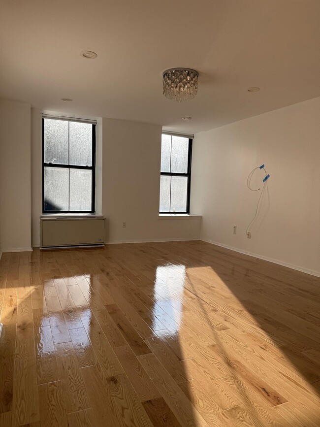 Building Photo - 1 Greene St Unit 105