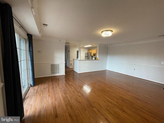 Building Photo - 501 Garrison Woods Dr Unit 303