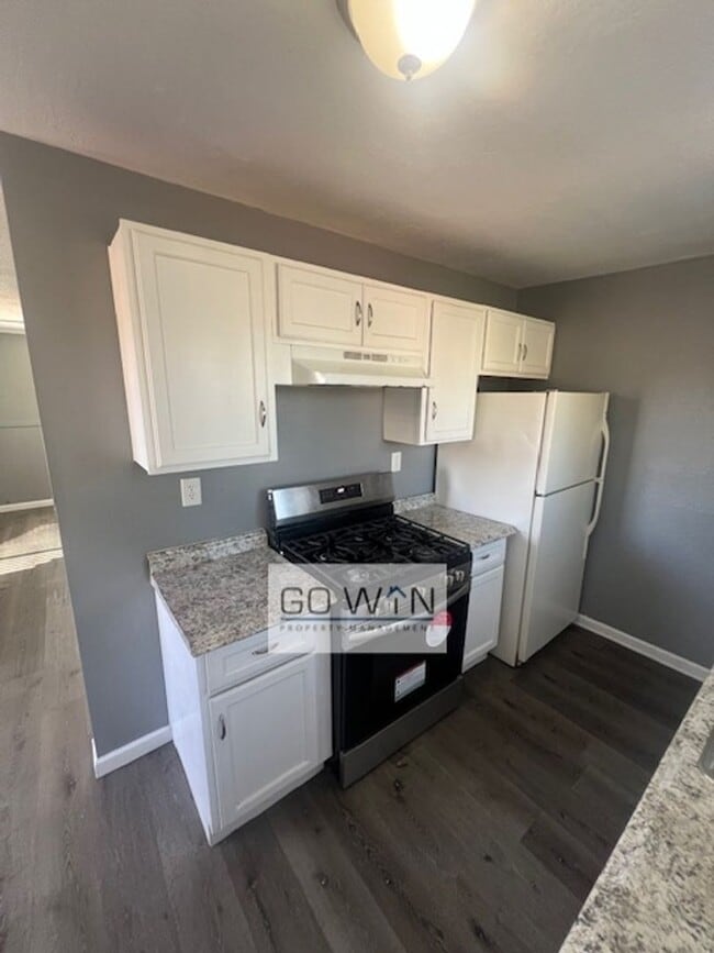 Building Photo - 1836 E Harvard St Unit C