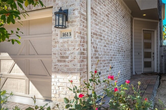 Photo - 1613 Water Oak Point Dr