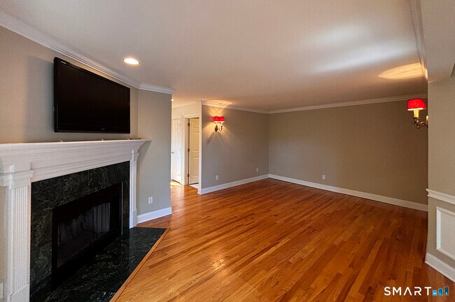 Photo - 405 S Pine Creek Rd