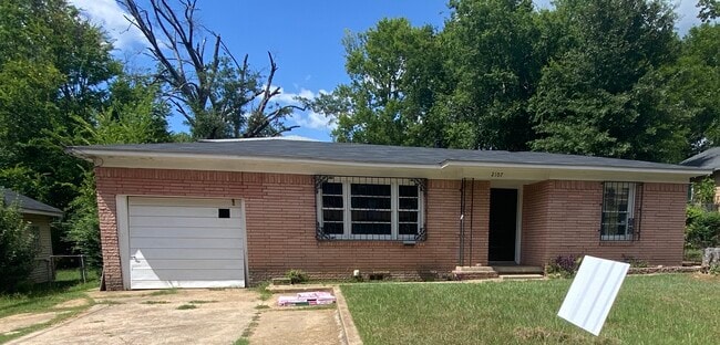 Building Photo - 2107 Spring St Rental