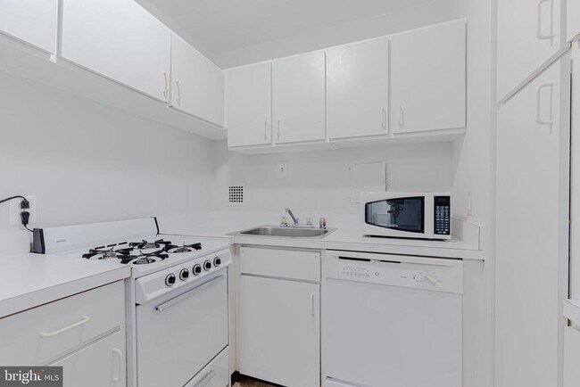 950 25th St NW Unit 327N