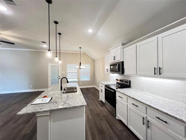 Photo - 704 Greyson Ln