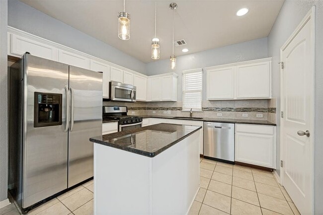 Photo - 138 Wainscot Oak Wy