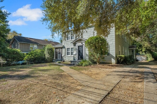 Photo - Renovated Midtown Apartment