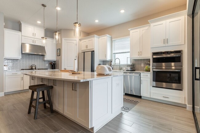 Photo - Stunning Pool Home - Artisan Lakes