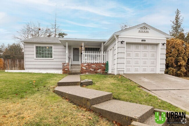 Building Photo - 3 Bedroom 1 Bathroom House In South Hill W...