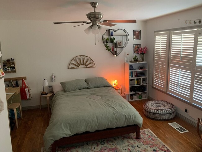 Photo - Pre Leasing for fall 2026! 3/2 in Medical District