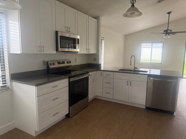 Photo - 1040 Manigan Ave