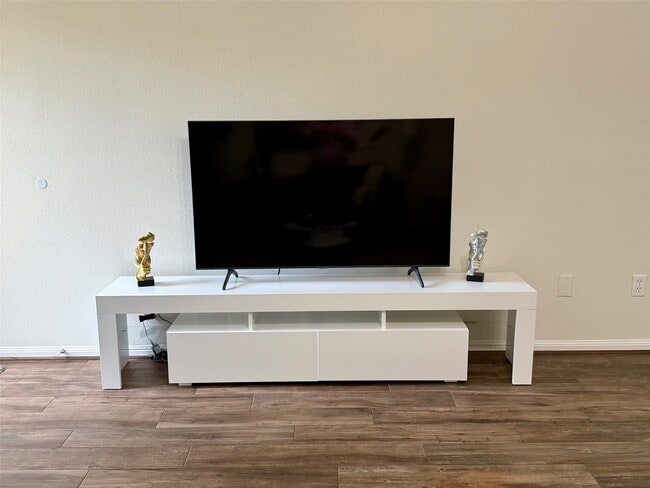 Photo - 142 E Spindle Tree Cir