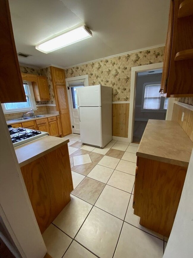 Photo - 313 St Thomas St