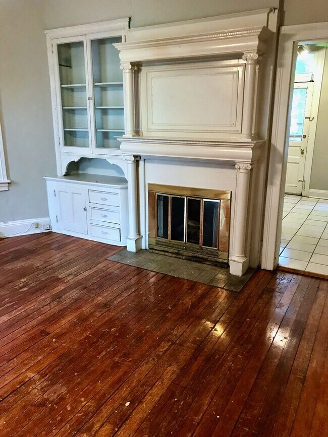 Photo - *** Shadyside Duplex Apartment * Pet Friendly * Spacious & Renovated * Available Now * Modern Fin... Unidad 1