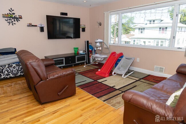 Photo - 13 Harding Ave