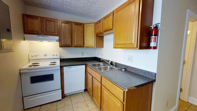 Photo - 1379 Indianola Ave